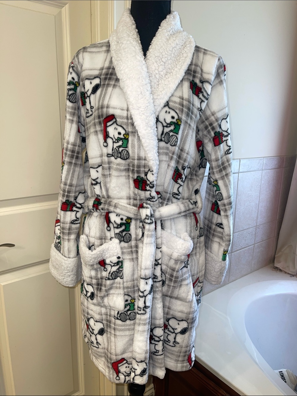 Peanuts Sherpa-Trim Snoopy Plaid Fleece Robe – White, Gray, Red, Green